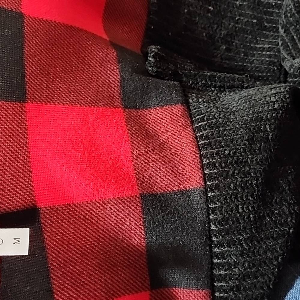 Black and Red Ling Sleeve Top - Picture 9 of 9